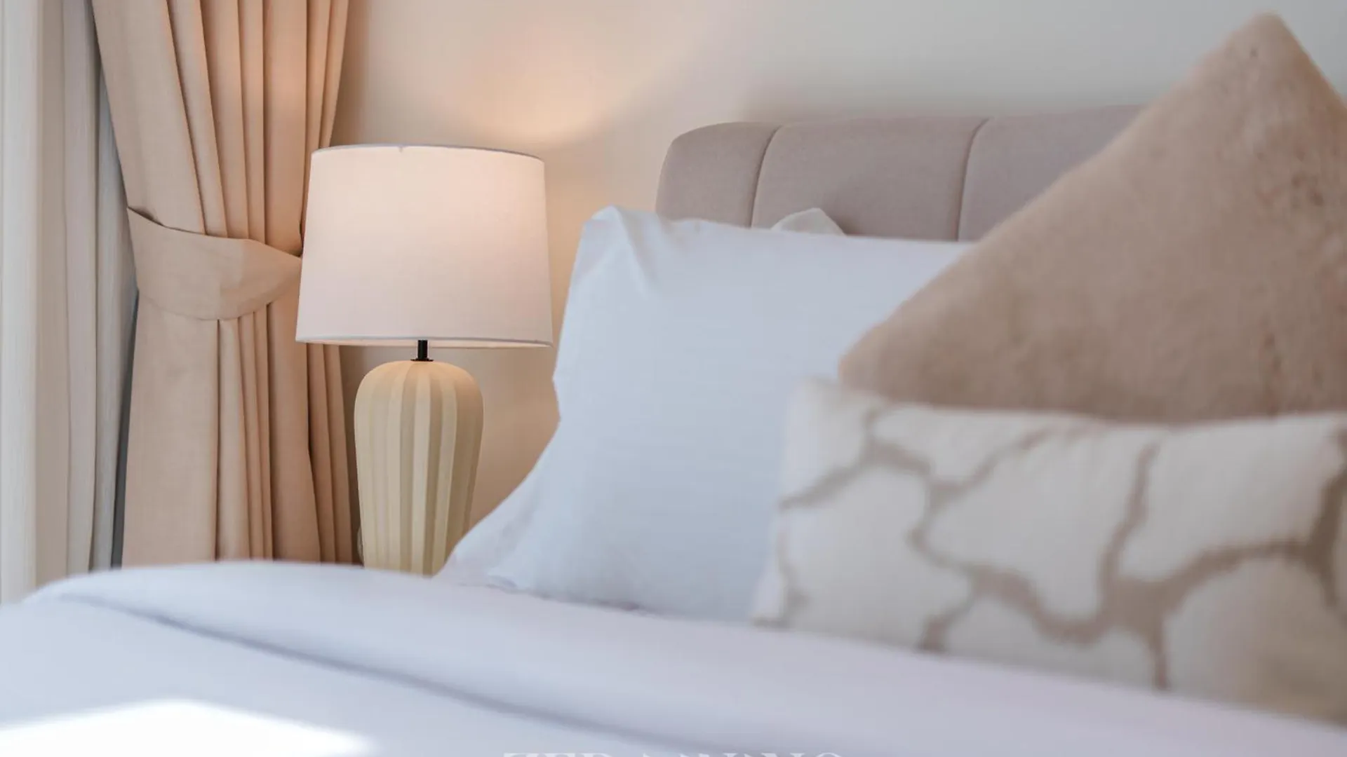 Zed Living - 2 Bedroom Next To Burj Khalifa - Burj Crown Dubai 0*,