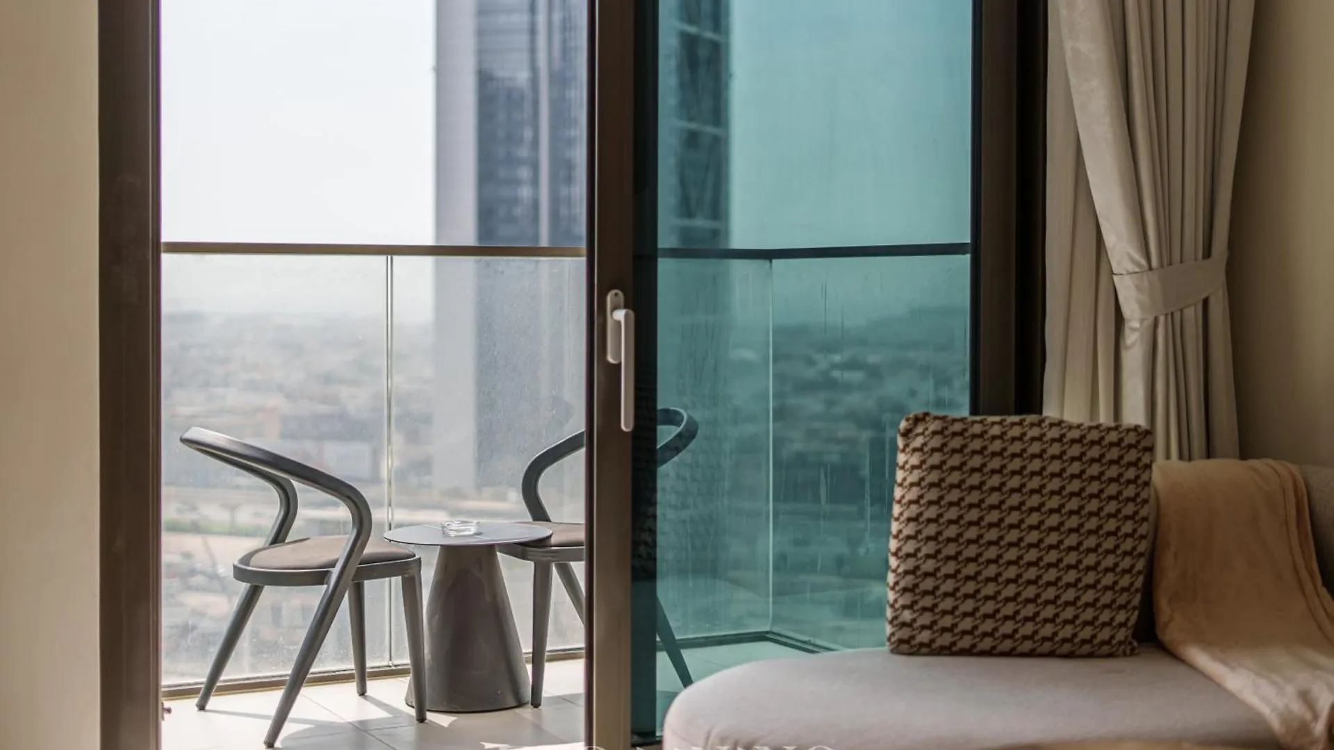 Zed Living - 2 Bedroom Next To Burj Khalifa - Burj Crown Dubai 0*,